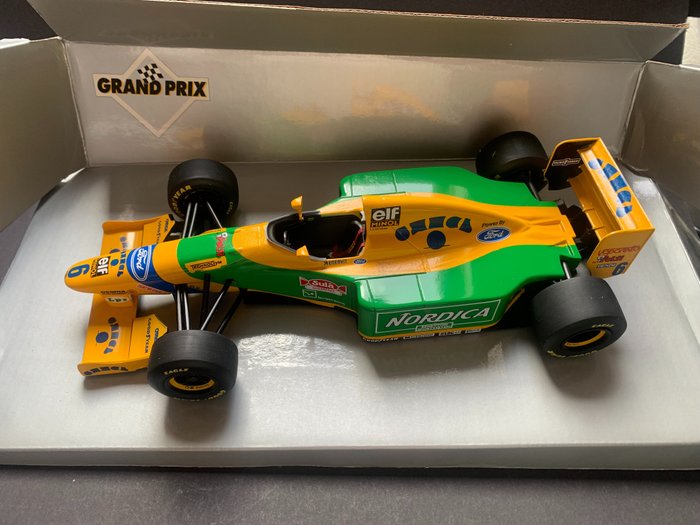 Minichamps 1:18 - Coche de carreras a escala - Benetton B193 - Ricardo Patresse - 1993