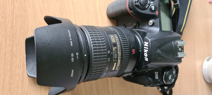 Nikon D300 + AF-S 18-200 VR 数码反光相机 (DSLR)