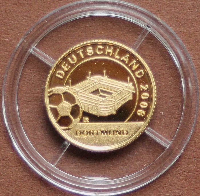 Liberia. 10 Dollars 2004 "WM 2006 - Stadion in Dortmund", 1/25 Oz  (Senza Prezzo di Riserva)