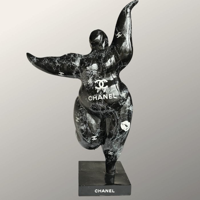 AmsterdamArts - Big Marble Chanel ballerina statue