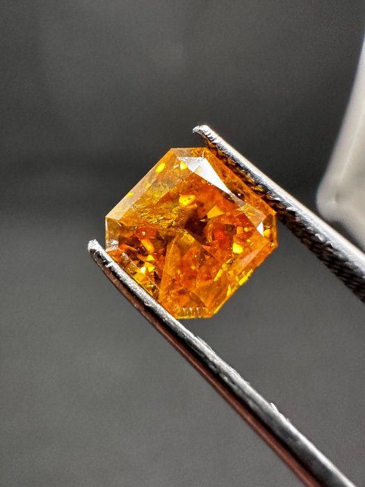 1 pcs Diamant - 1.09 ct - firkantet strålende, blandet snit - fancy vivid yellow orange - I2