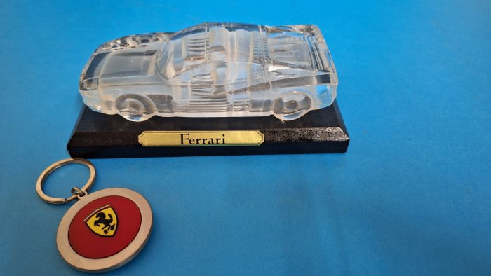 Modèle en cristal et porte-clés - Ferrari - 2000