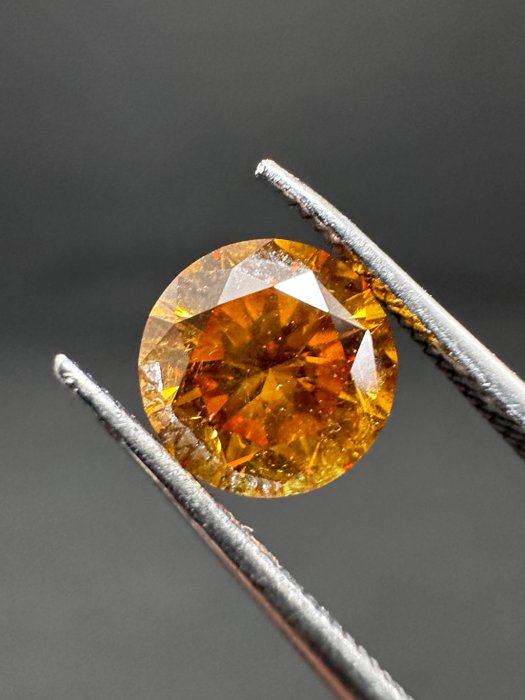 1 pcs 鑽石 - 0.96 ct - 圓形, 明亮型 - 艷深橙黃色 - I1