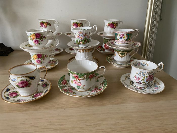 Serwis do herbaty - 15 Engelse Porseleinen kop en schotels - Porcelana
