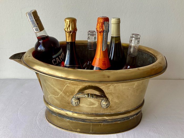 Grote Antieke messing Wijn & Champagne koeler , goed voor zes flessen , versierd met bronzen oren - 冷酒器 - 19世紀的法國