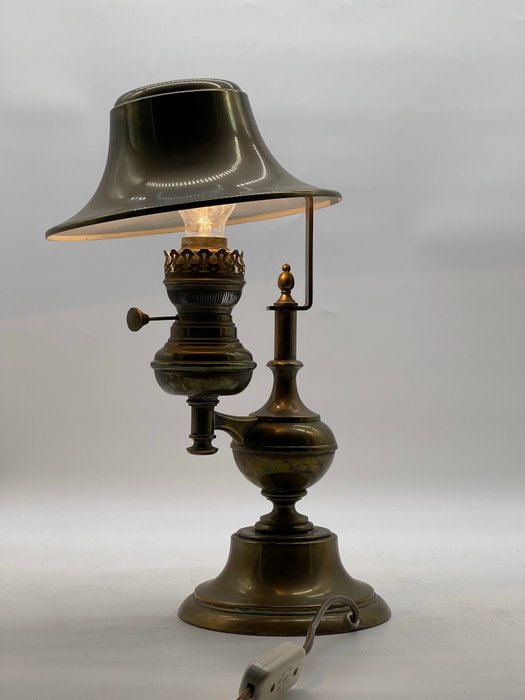 Bordlampe - moderne retro bordlampe, petroleumslampe - Messing