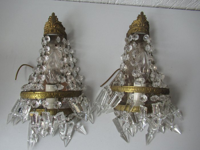 壁灯 - 2 盏带有切割水晶的法国壁灯。 - 水晶和铜