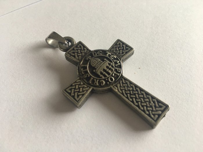 Croix de pendentif latin de christianisme double face de chevaliers templiers faits à la main - Médaille 