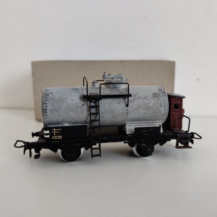 Märklin H0 - 314.0 - Carrozza merci di modellini di treni (1) - Carro cisterna con casa del frenatore