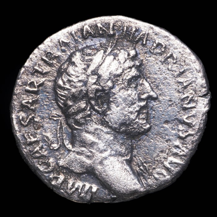 Romerska riket. Hadrian (AD 117-138). Denarius Rome - Victory holding trophy  (Utan reservationspris)