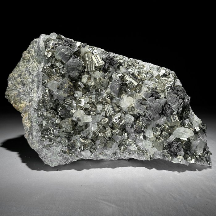 黄铁矿 水晶群 - 高度: 14 cm - 宽度: 23 cm- 4100 g - (1)