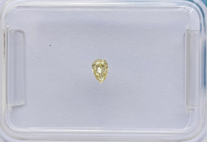 Diamond - 0.06 ct - Pear - light yellow - SI2, No Reserve Price
