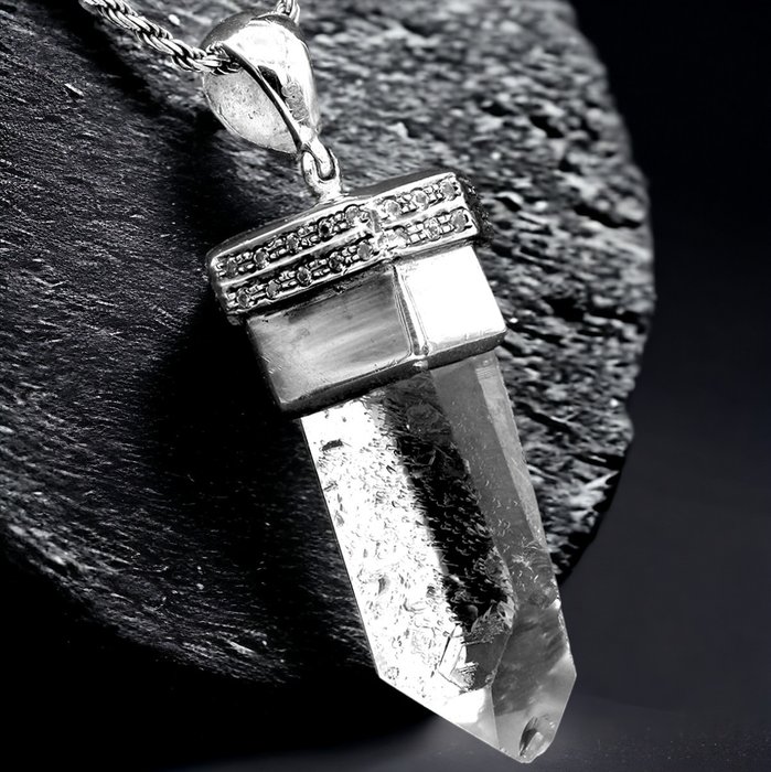 Talisman - Pendule Pendentif avec pointe de quartz naturel brut - Hauteur : 60 mm - Largeur : 24 mm- 37 g