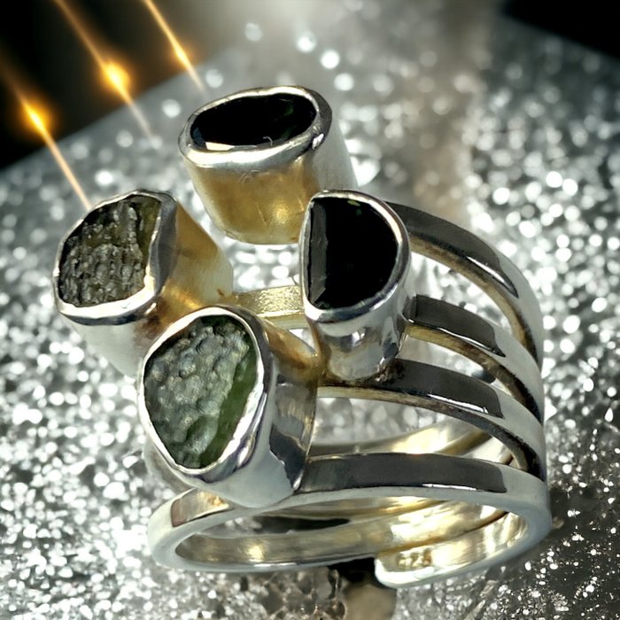 Gemas de Moldavita Moldavita, anel de prata com gemas - Altura: 26.5 mm - Largura: 20.5 mm- 9 g