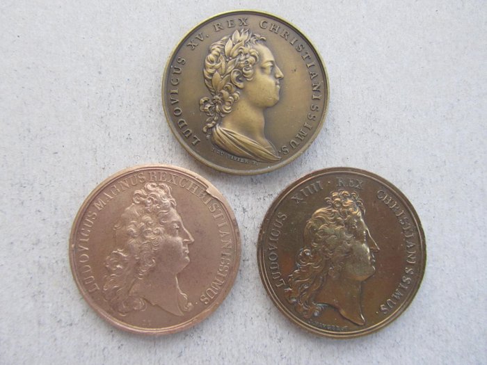 França. Lot de 3 médailles en bronze "Louis XIV" et "Louis XV"  (Sem preço de reserva)