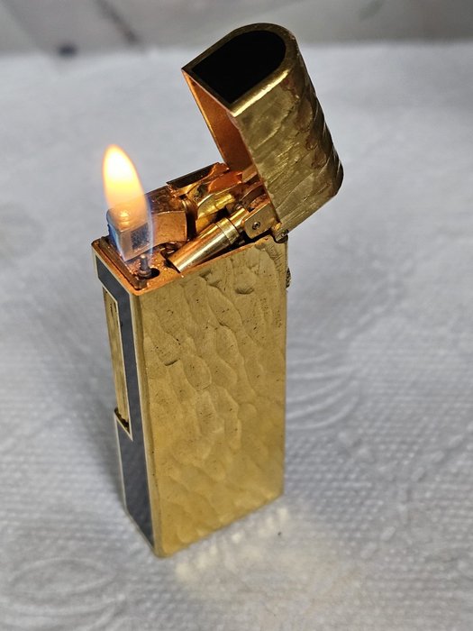 Dunhill - rollagas - Briquet - Magnifique briquet de poche Dunhill Rollagas, plaqué or et martelé en combinaison avec de la laque