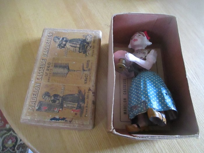 Vébé  - Figura de juguete de hojalata MADELON - 1910-1920 - Alemania
