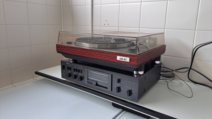 Akai - AM-U03 DC Wzmacniacz zintegrowany półprzewodnikowy - Gramofon AP-100C Auto Return - Zestaw Hi-fi