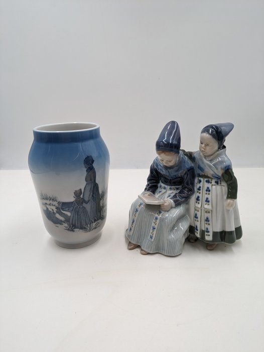 Royal Copenhagen Denmark - Figura - Coppia di ragazze Amager  (2) - Porcelana