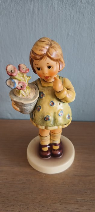 Goebel - Figurita - My wish is small -  (1) - Porcelana