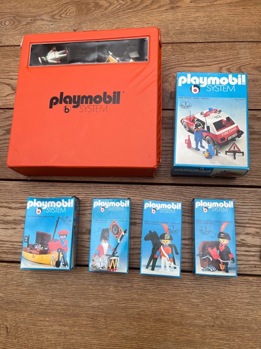 Playmobil - 3216 - 3570 - 3385 - 3387 - 3388 - Playmobil Fire Chief 3216, Pirate with boat 3570, Pirate 3385, Soldier 3388, Soldier with horse - - 1970-1980 - Nederland