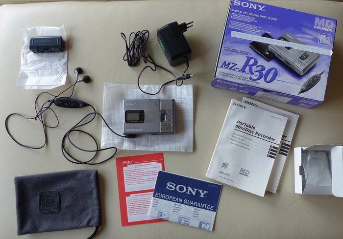 Sony - MZ-R30 便携式迷你光盘播放器录音机