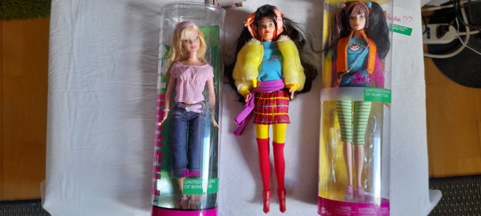 Mattel  - Barbie-docka United Colors of Benetton Kira 1990, Barbie Loves Benetton St. Tropez and Osaka 2005 - Kina