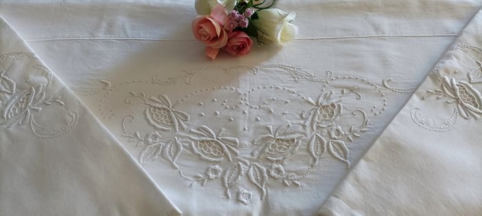 Spektakuläres Laken und passende Kissenbezüge mit wunderschönen, handgestickten Blumen in Perfektion - Bettlaken (3)  - 250 cm - 195 cm