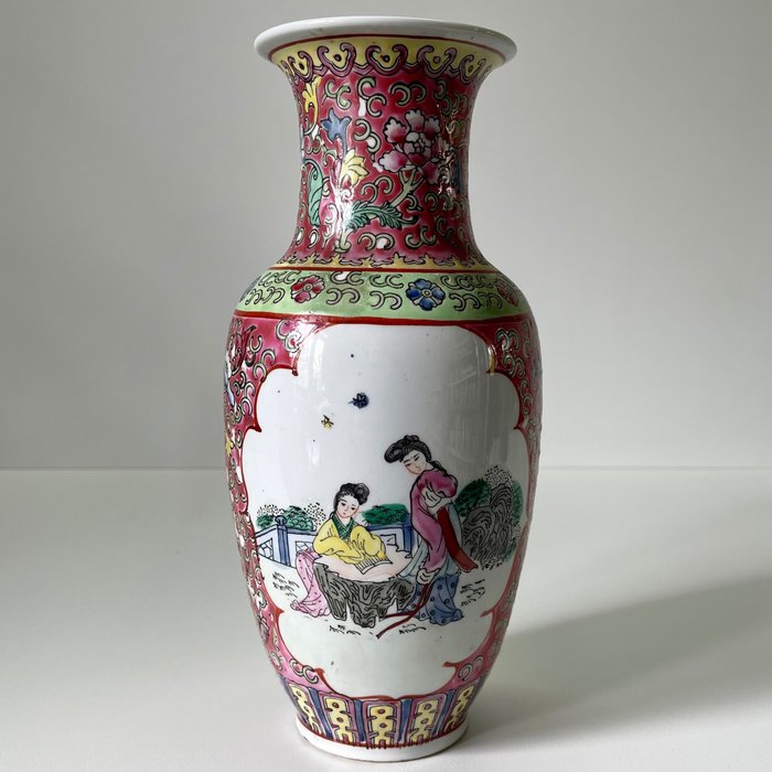 Vase - Porselen - Kina  (Ingen reservasjonspris)