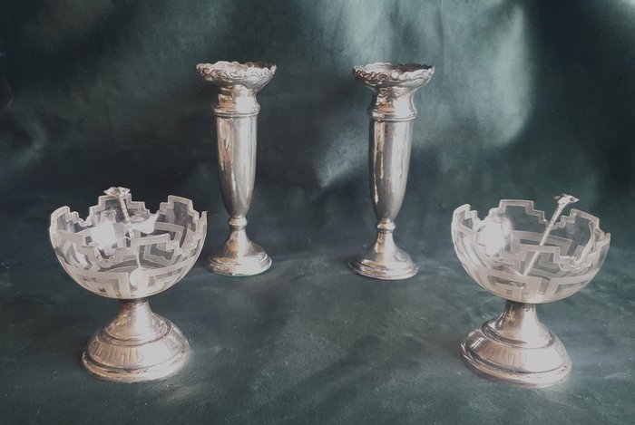 Vase (6) -  Set aus Kristall mit silbernen Salz-/Gewürzschalen mit silbernen Löffeln und 2 silbernen Vasen  - Silber