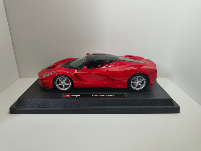 Bburago  - Carro de brincar Ferrari Laferrari - 2010-2020 - Itália