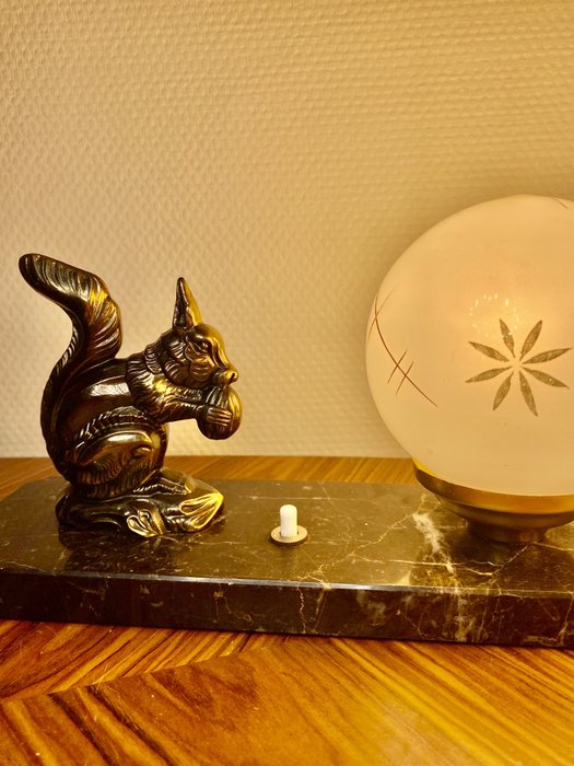 Lampe - Eichhörnchen - Glas, Marmor, Patinierte Bronzeregulierung
