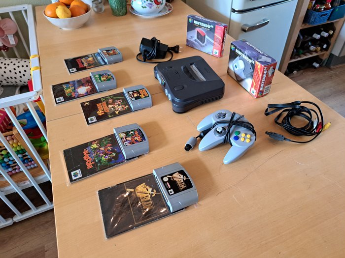 Nintendo - 64 (N64) - incl. 5 games - Video game console - Without original box