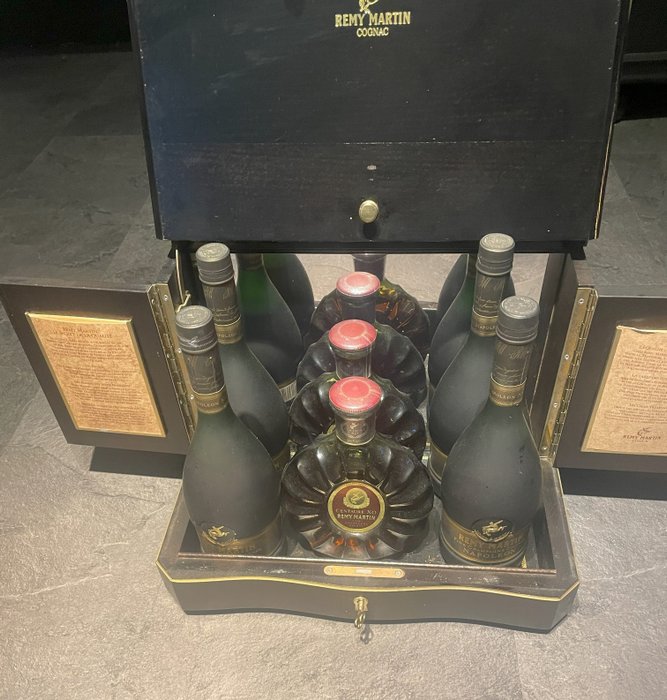 Rémy Martin - Cabinet with XO Centaure & Napoleon  - b. Années 1980 - n/a (70-75cl) - 4 bouteilles