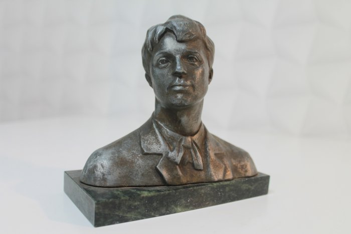 Mikhnovskaya - Byst, S.A. Yesenin, bust on stone. - 140 mm - Silumin - 1970