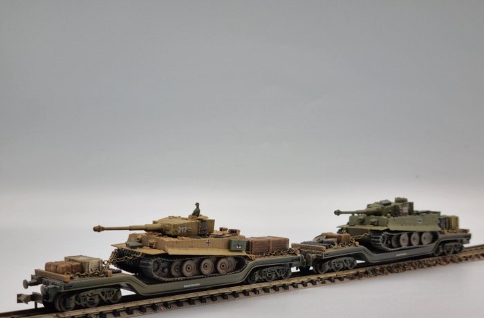 Roco, Arnold N - Modeleltog (2) - Wehmacht - Tiger tanks tung transport med tårn nummer 217 (firerløjtnant Otto Carius) og 332 - DR (DRB)