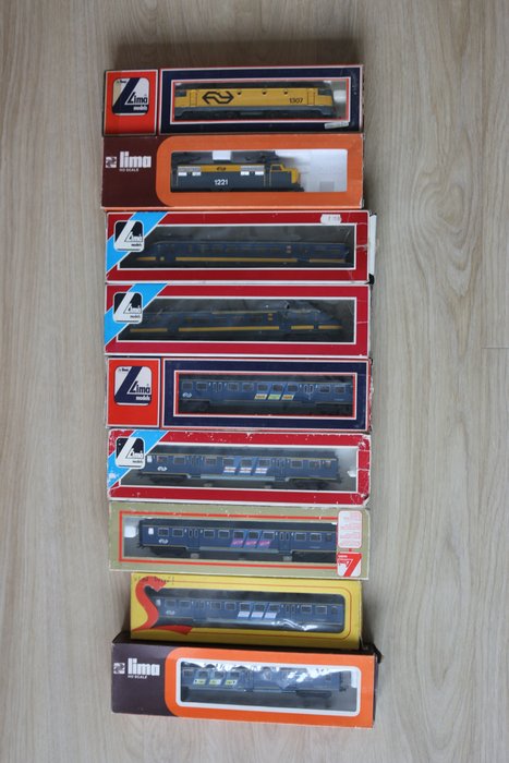 Lima H0 - Model train (8) - 1200, 1300, Hondekop Dummy and Plan E wagons with advertising tracks - NS