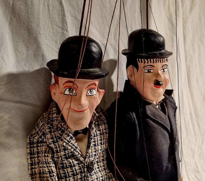 Marionette (12) - Teatro delle marionette, Burattini - Eisen (geschmiedet), Gips, Holz, Satin - 1930-1940