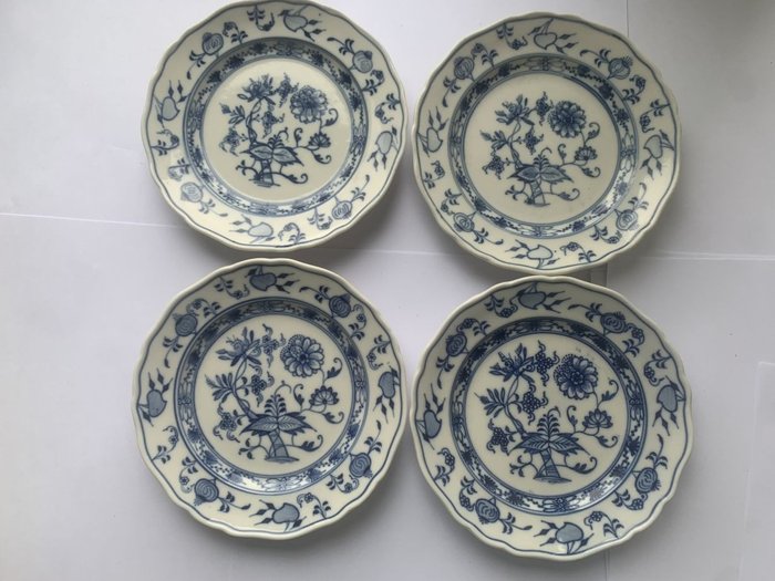 Meissen, Stadt Meissen - Plate (4) - Onion patern - Porcelain