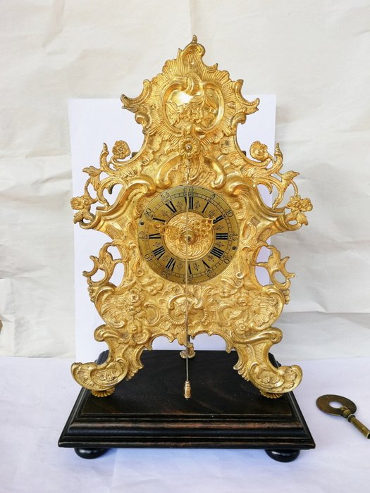 Rare Large Early Spindle Bracket Clock -  Antique Fire gilded fine bronze with repetition! - 1750-1800