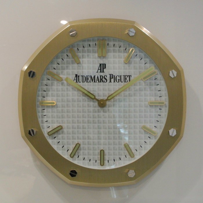 Zegarek dealera Audemars Piguet – aluminium – 2000-2010 -  Nowoczesny Aluminium, Szkło - 2010-2020