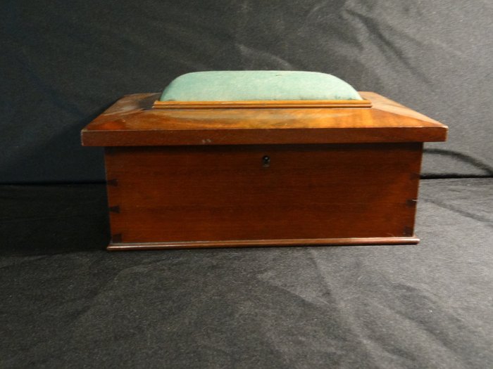 Sewing box - Velvet, Wood