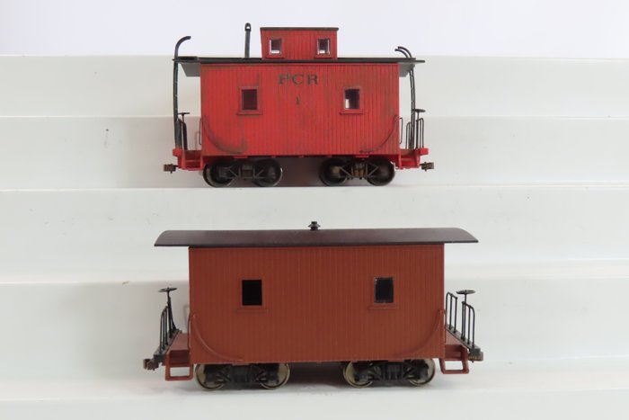 Spectrum On30 - 27799/27798 - Modellbahn-Güterwagen (2) - 2 vierachsige „Kombis“ - PCR