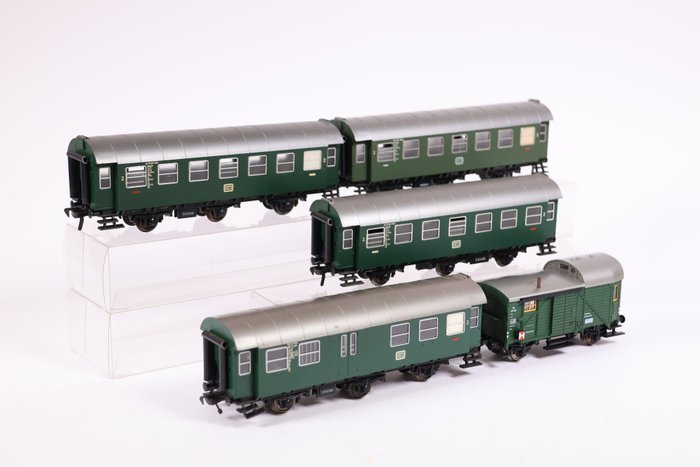 Fleischmann H0轨 - 5090/5091/5301 - 模型火车客运车厢 (5) - 四辆带有拖车的 Umbau 车厢 - DB