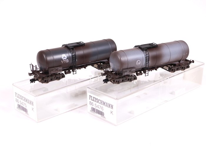 Fleischmann H0 - 86 5476K/86 5475K - Carrozza merci di modellini di treni (2) - Due carri cisterna di fabbrica - DB