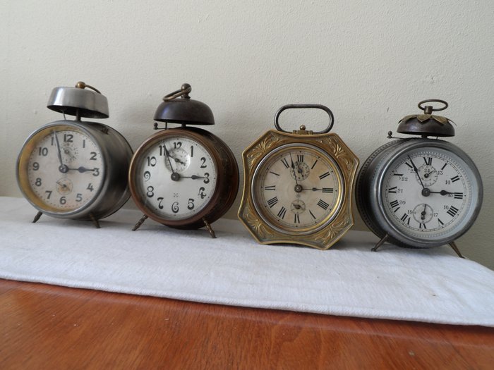 鬧鐘  (4) -   黃銅、鐵、鋅 - 1910-1920