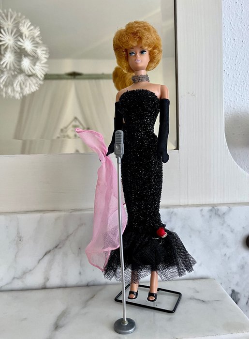 Mattel  - Barbie dukke Bubble Cut Bionda in Abito #982 Solo in the Spotlight - 1960-1970