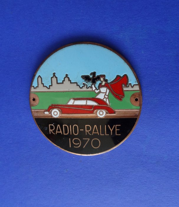 Emailliertes Radio-Rallye-Autoabzeichen von 1970 – 7 Zentimeter Durchmesser - n.v.t. - 1970
