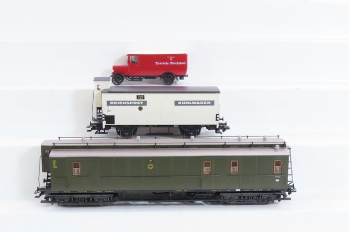 Märklin H0 - 4329 - Modellbahn-Güterwagenset (1) - 3-teiliges Set „Reichspost“ bestehend aus einem 2-achsigen gedeckten Güterwagen mit Bremserhaus - DRG