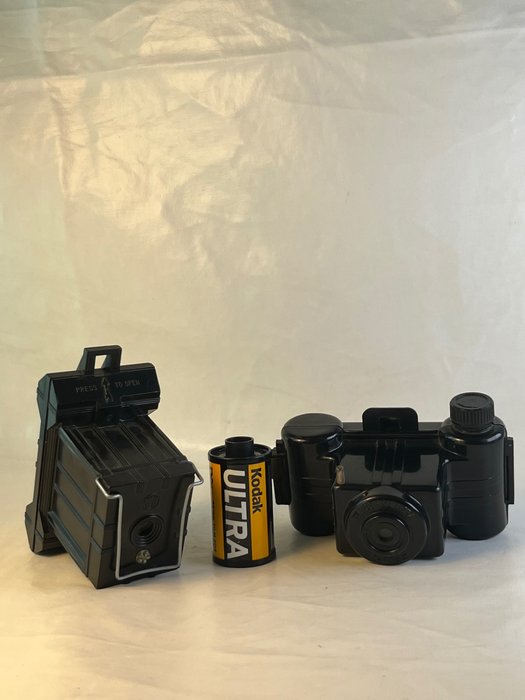 univex / isoplast Black plastic novelty camera’s Miniatyyrikamera